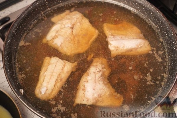 Отварной судак с яично-масляным соусом
