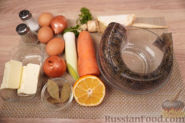 Отварной судак с яично-масляным соусом
