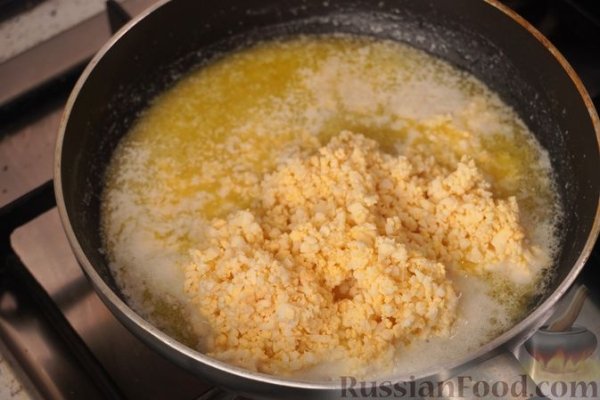 Отварной судак с яично-масляным соусом